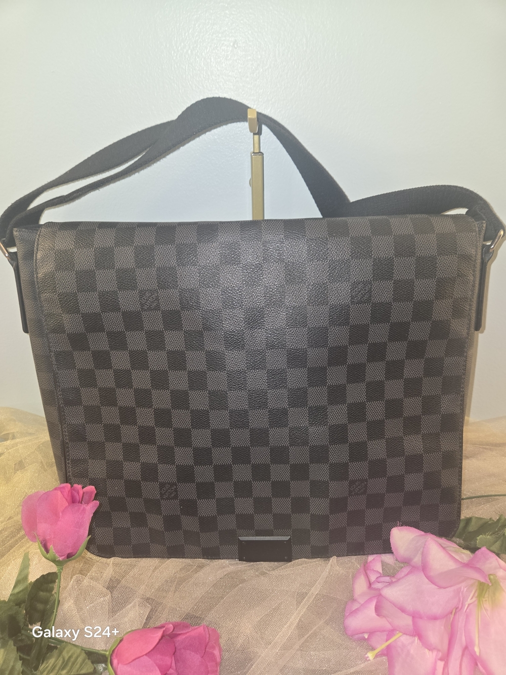 Title: Louis Vuitton District MM Damier Graphite Messenger Crossbody Bag